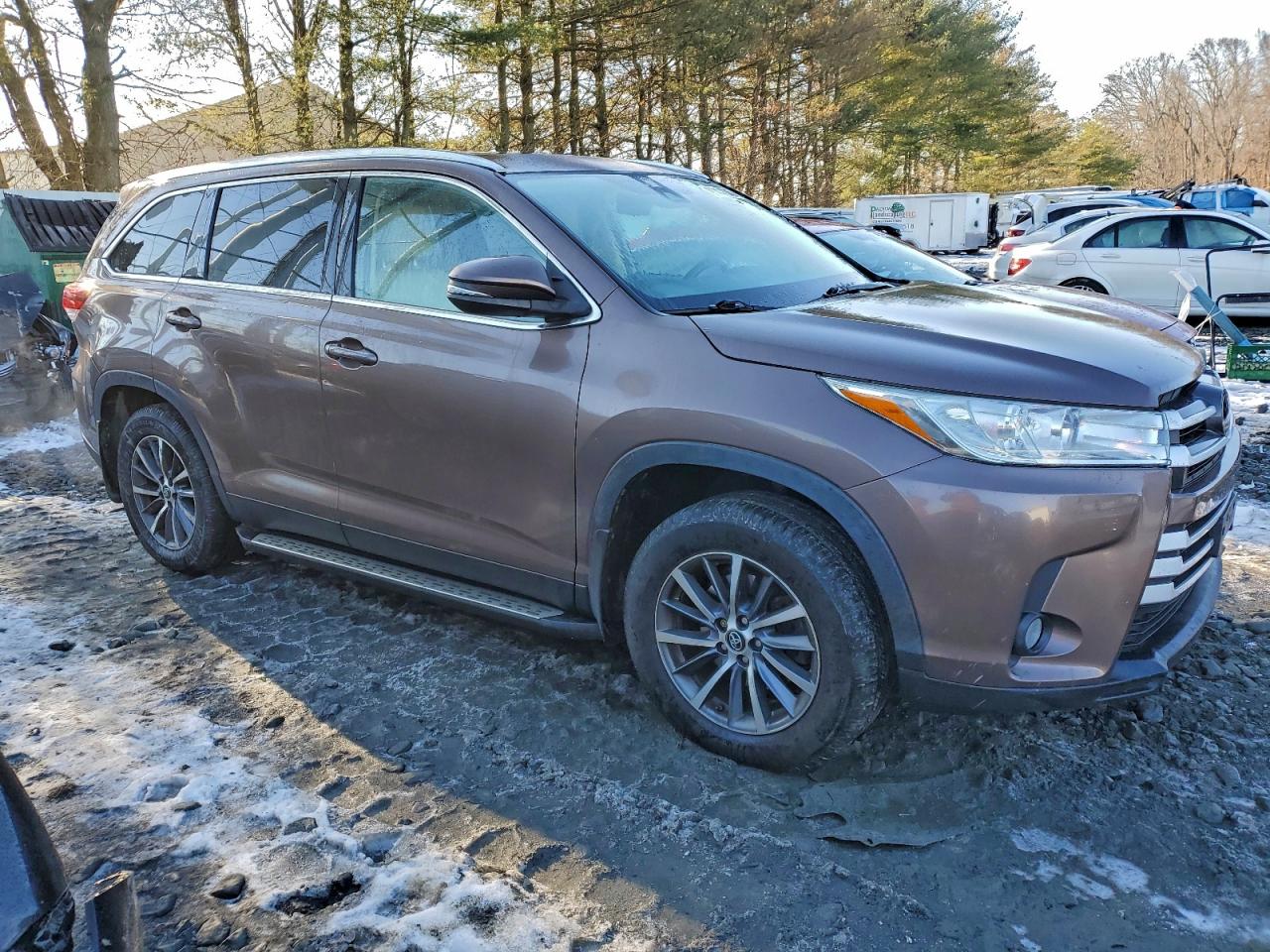 2019 TOYOTA HIGHLANDER SE photo 4