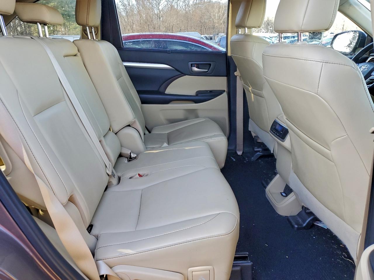 2019 TOYOTA HIGHLANDER SE photo 11