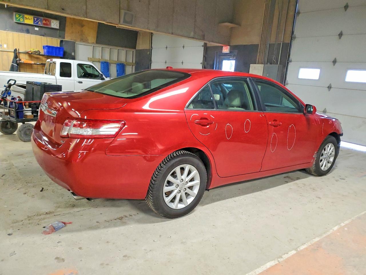 2011 TOYOTA CAMRY BASE photo 3