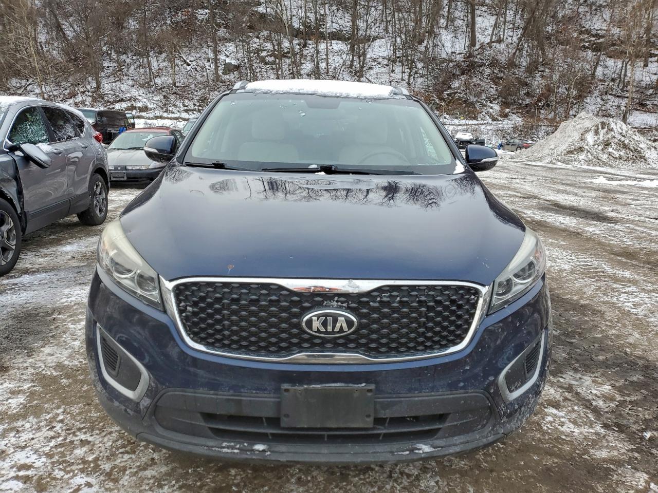 2017 KIA SORENTO LX photo 5
