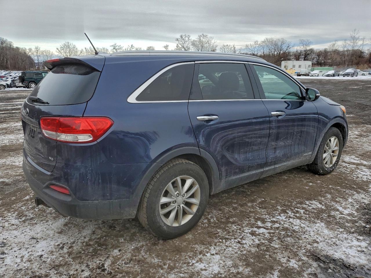 2017 KIA SORENTO LX photo 3