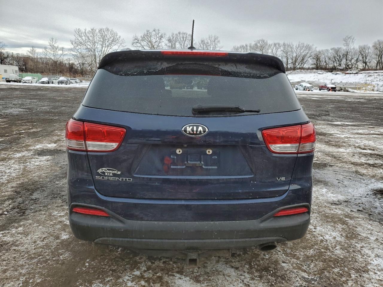 2017 KIA SORENTO LX photo 6