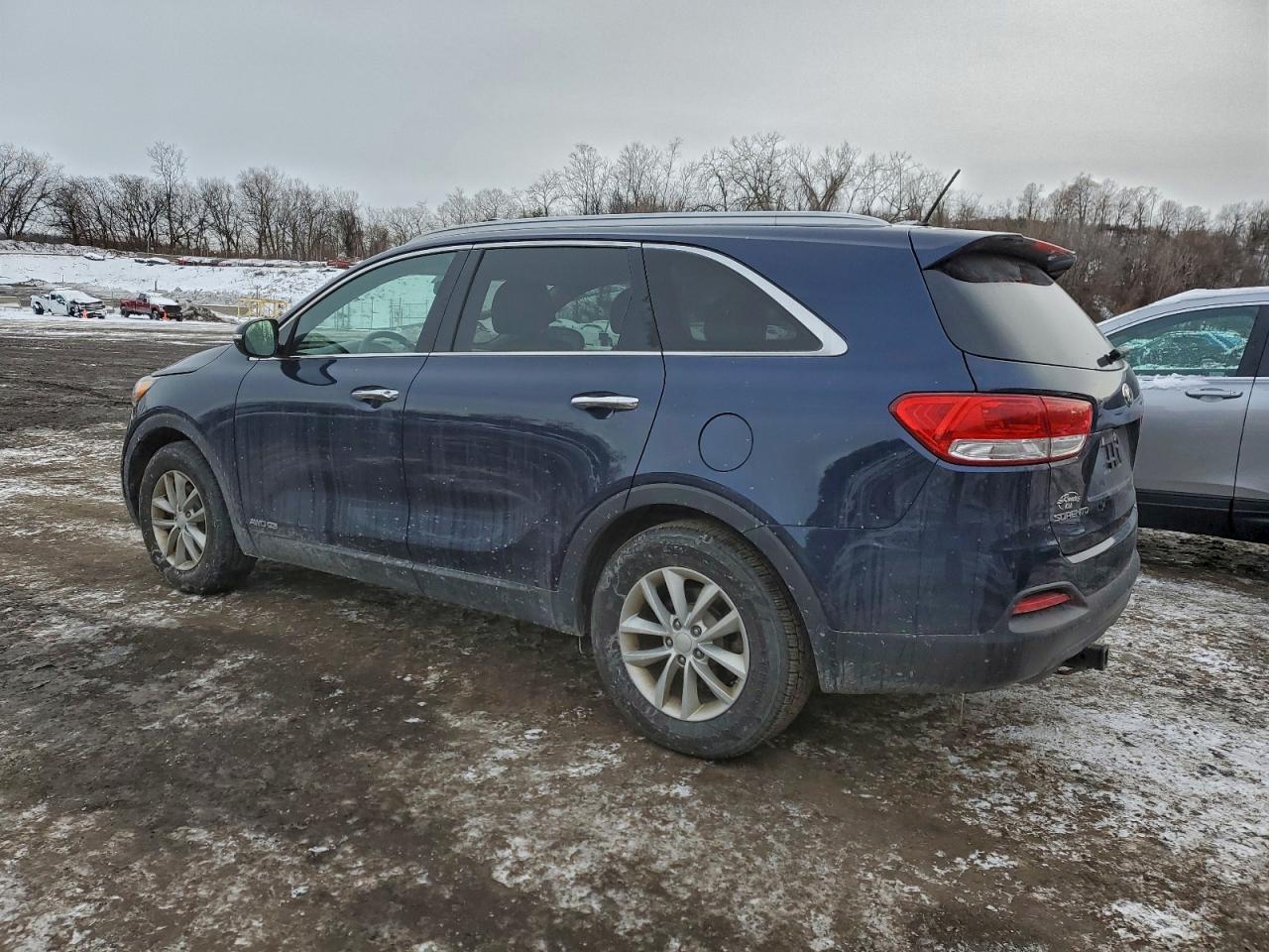 2017 KIA SORENTO LX photo 2