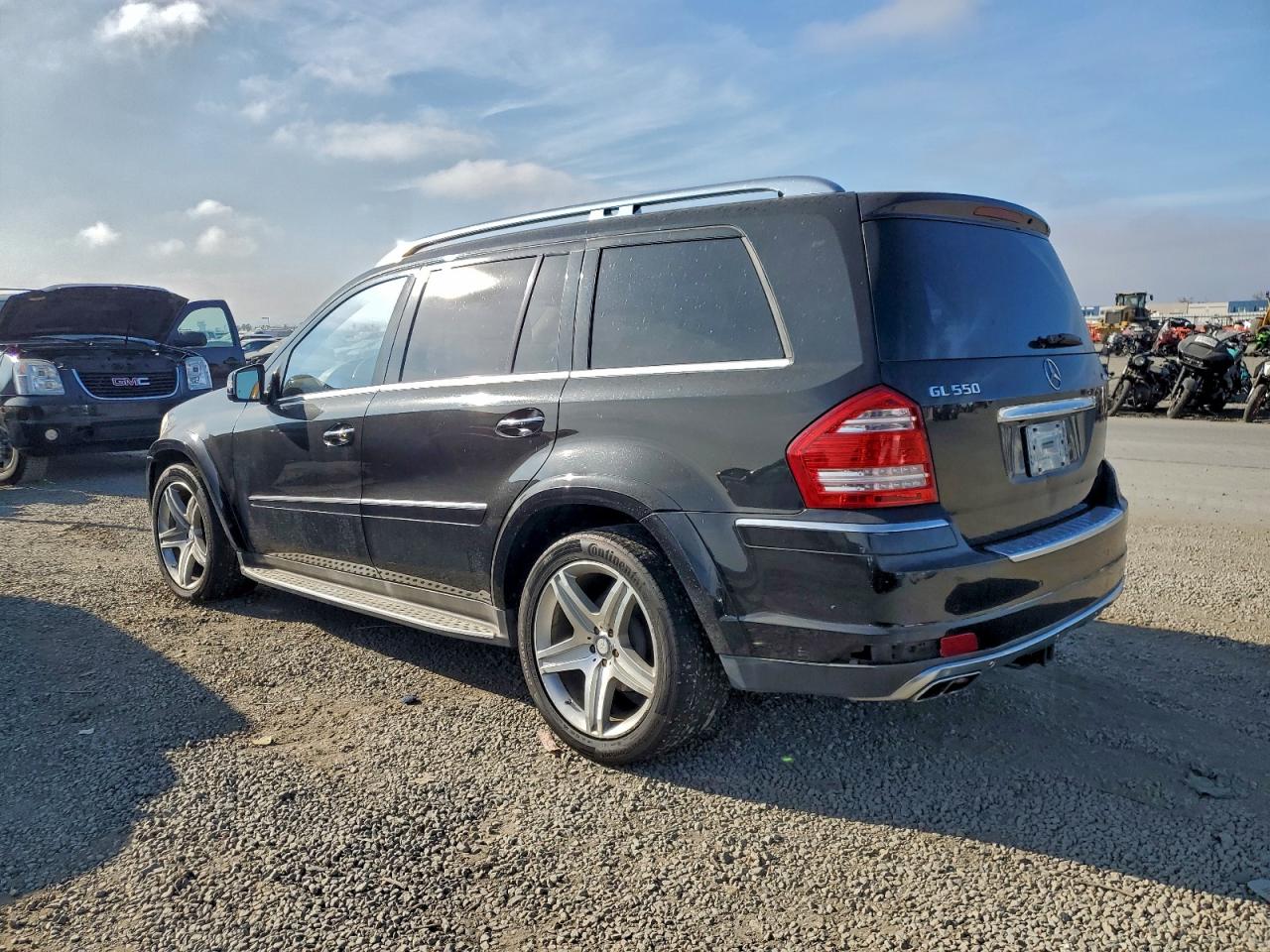 2011 MERCEDES-BENZ GL 550 4MATIC photo 2