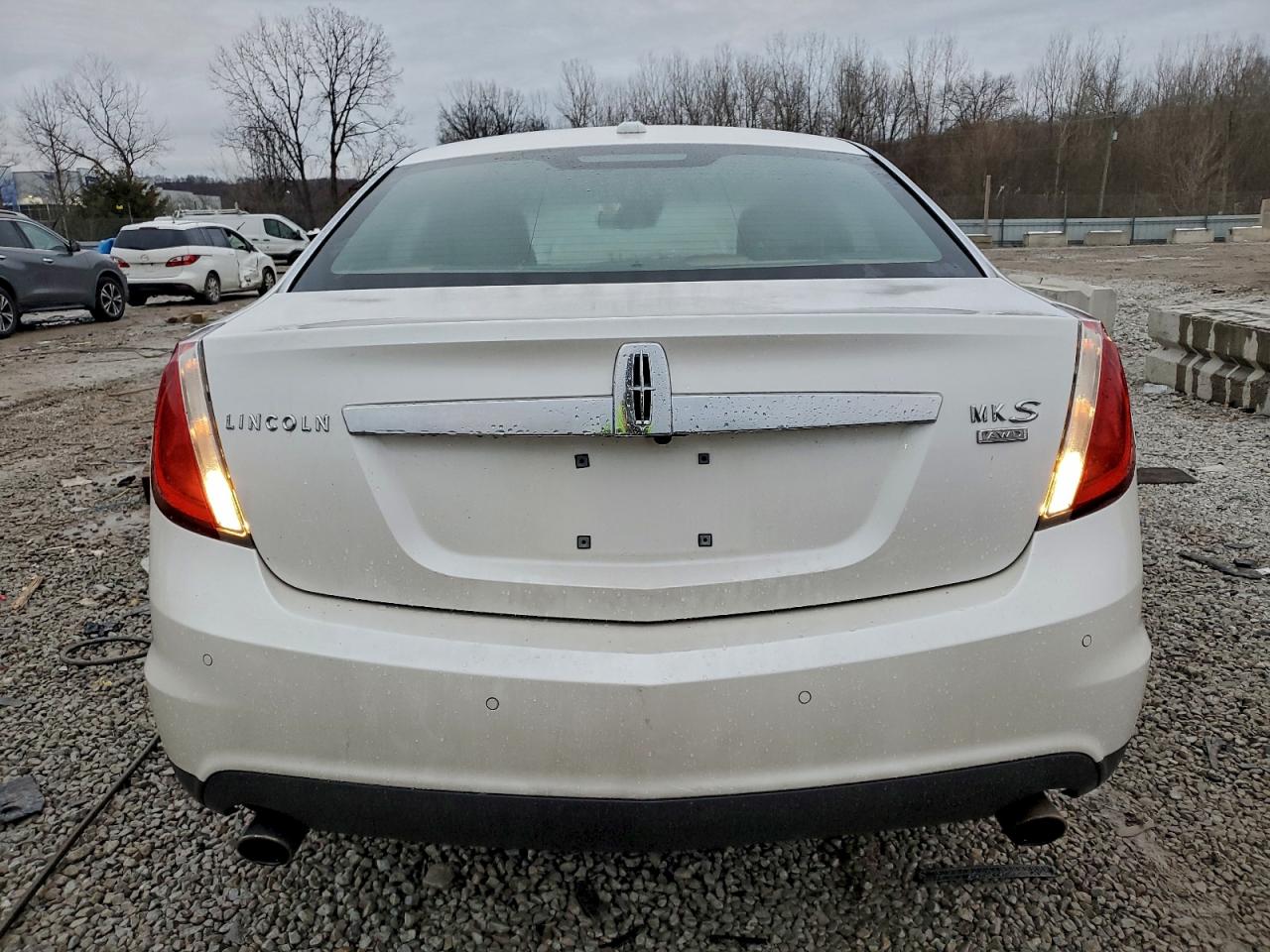 2011 LINCOLN MKS photo 6