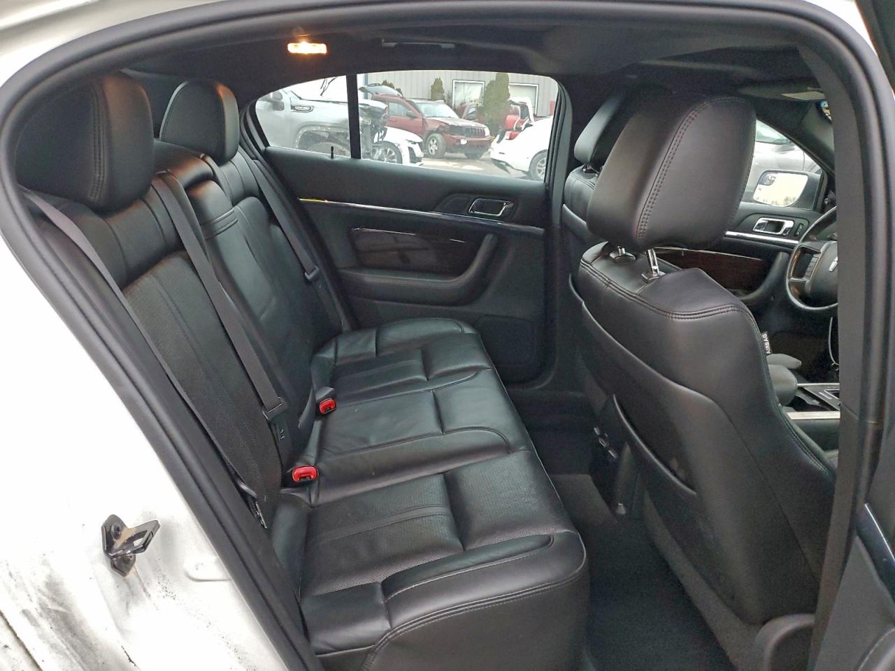 2011 LINCOLN MKS photo 10