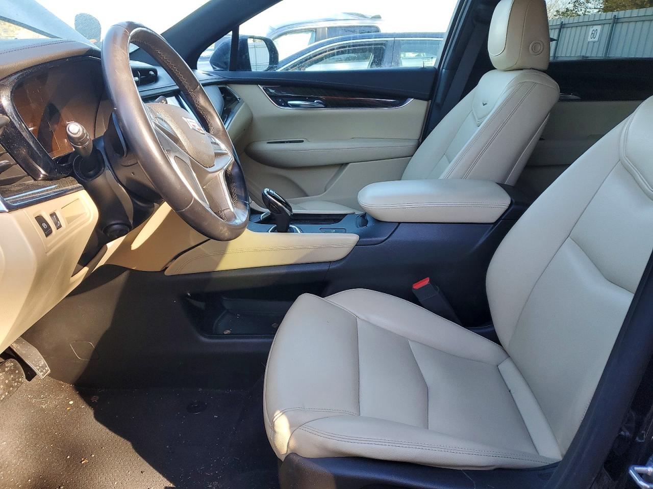 2017 CADILLAC XT5 photo 7