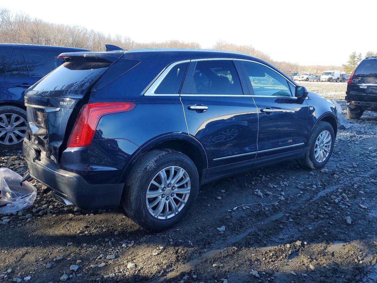 2017 CADILLAC XT5 photo 3