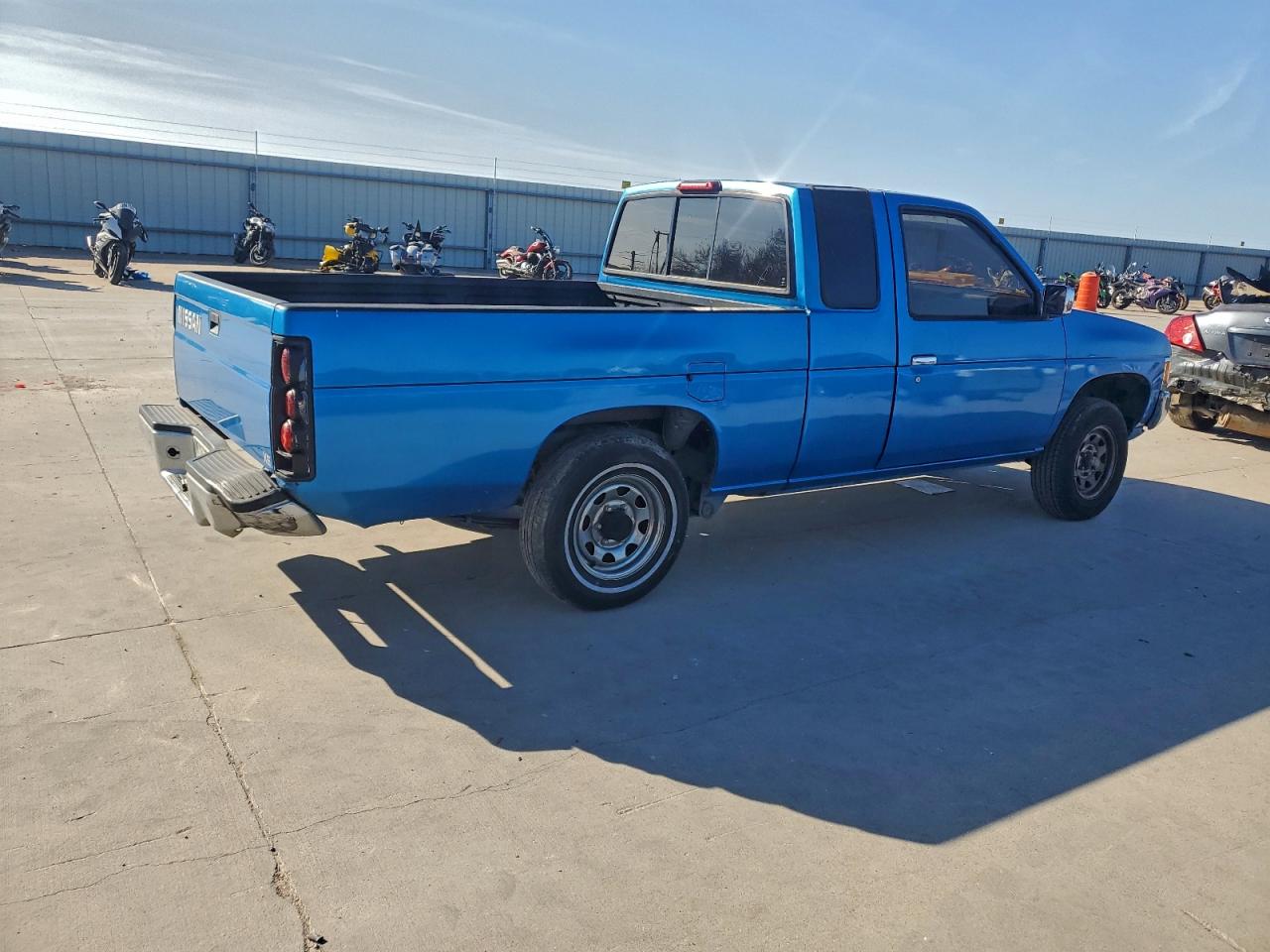 1995 NISSAN TRUCK KING CAB XE photo 3