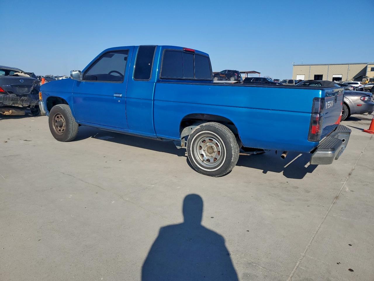 1995 NISSAN TRUCK KING CAB XE photo 2
