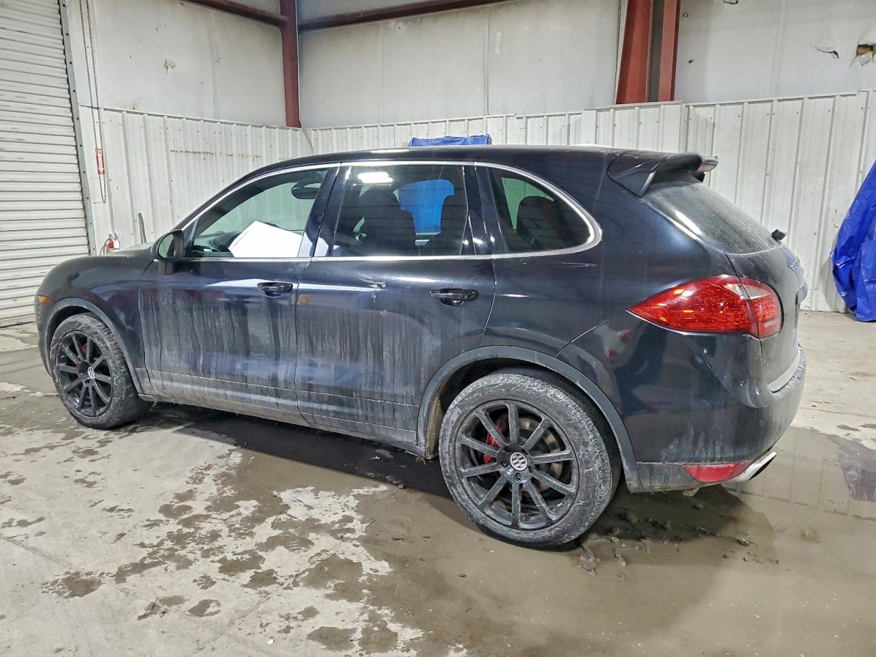 2013 PORSCHE CAYENNE photo 2