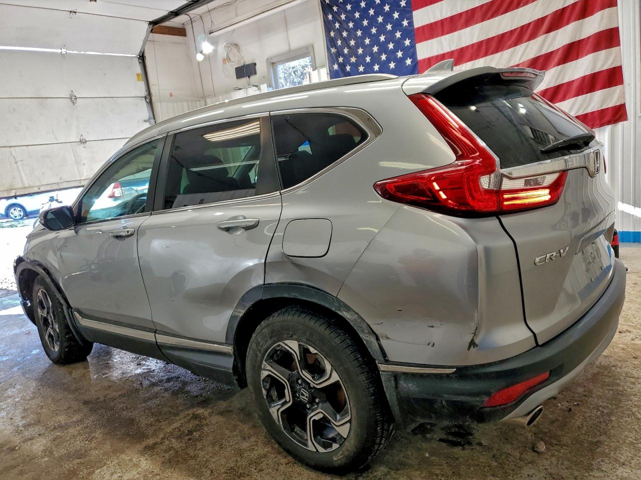 2017 HONDA CR-V TOURING photo 2