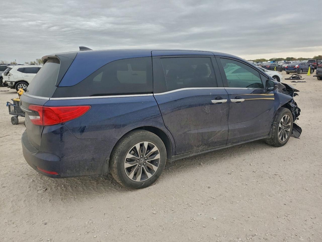 2024 HONDA ODYSSEY EXL photo 3