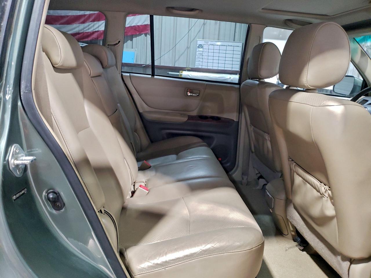 2004 TOYOTA HIGHLANDER photo 11