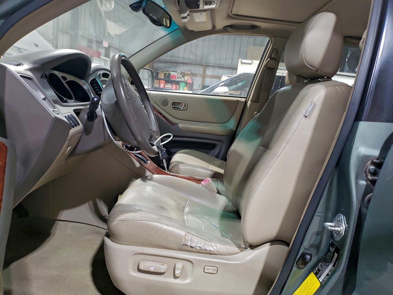 2004 TOYOTA HIGHLANDER photo 7