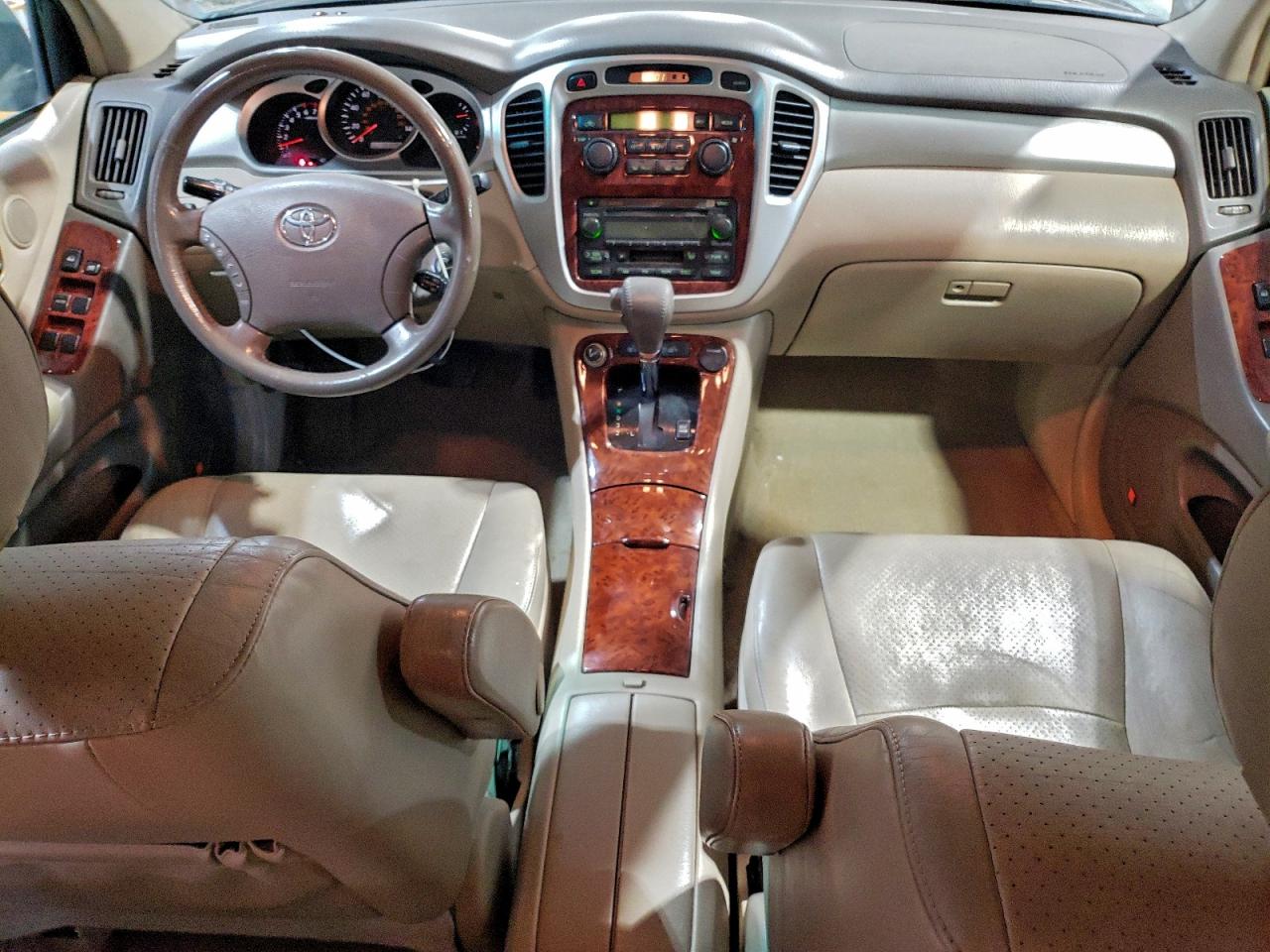 2004 TOYOTA HIGHLANDER photo 8