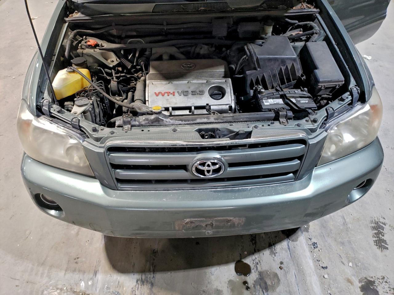 2004 TOYOTA HIGHLANDER photo 12