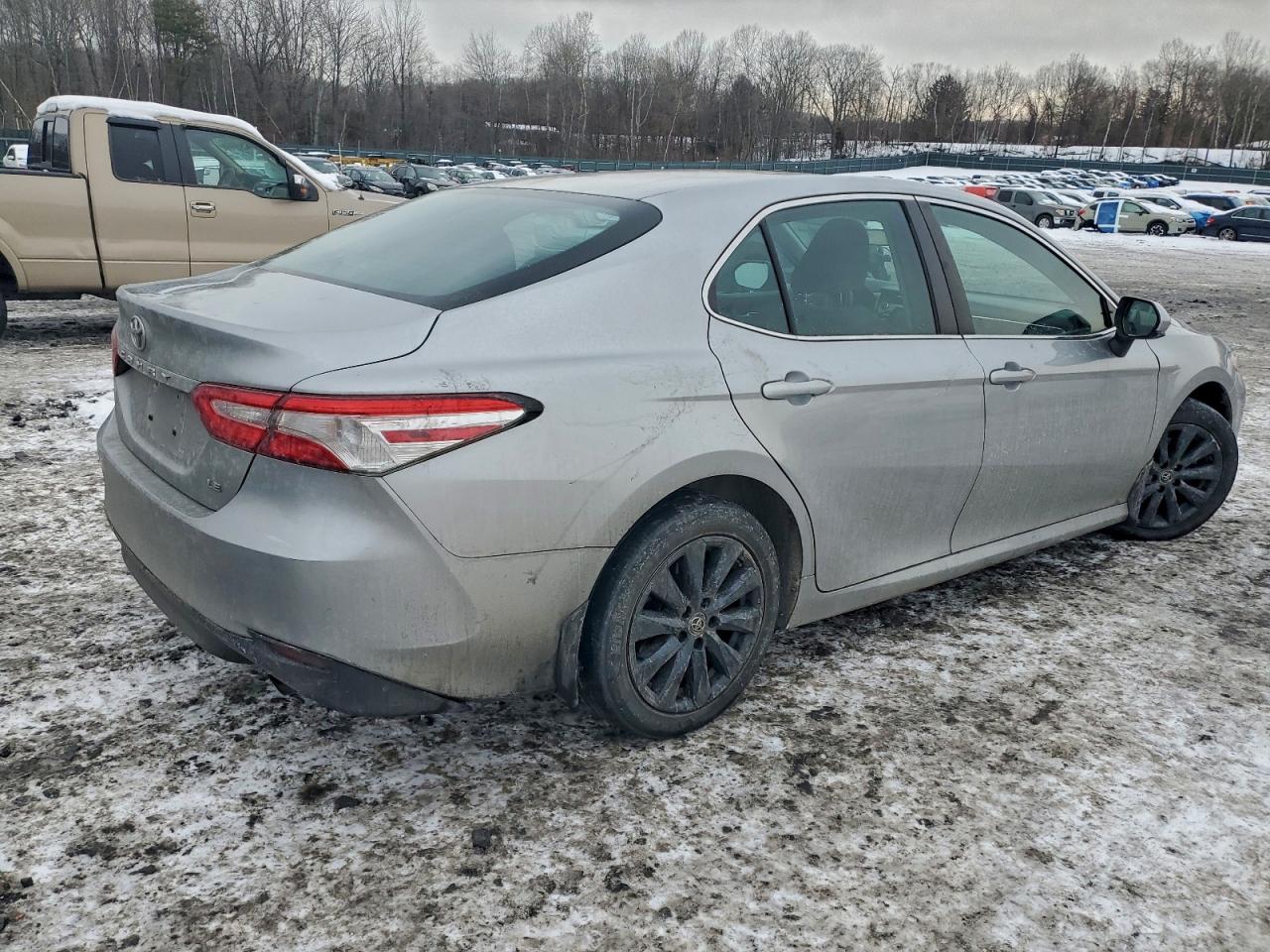 2018 TOYOTA CAMRY L photo 3