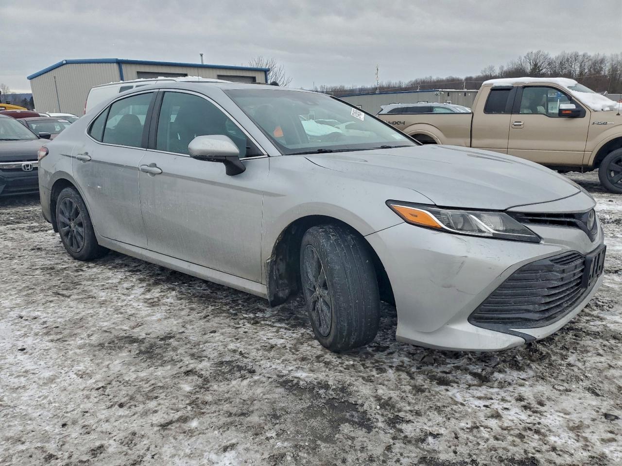 2018 TOYOTA CAMRY L photo 4