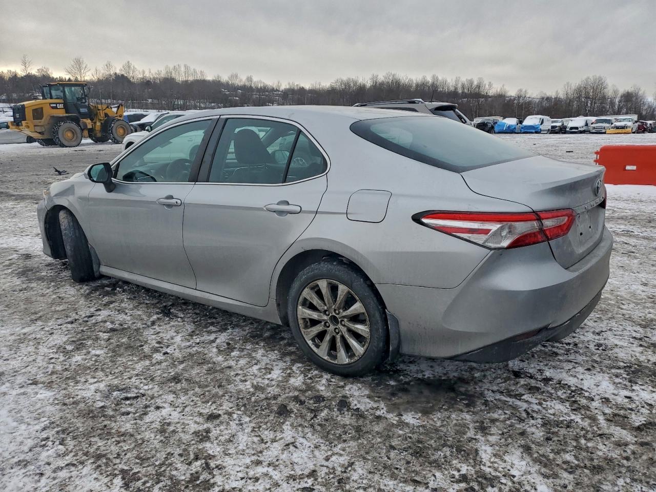 2018 TOYOTA CAMRY L photo 2