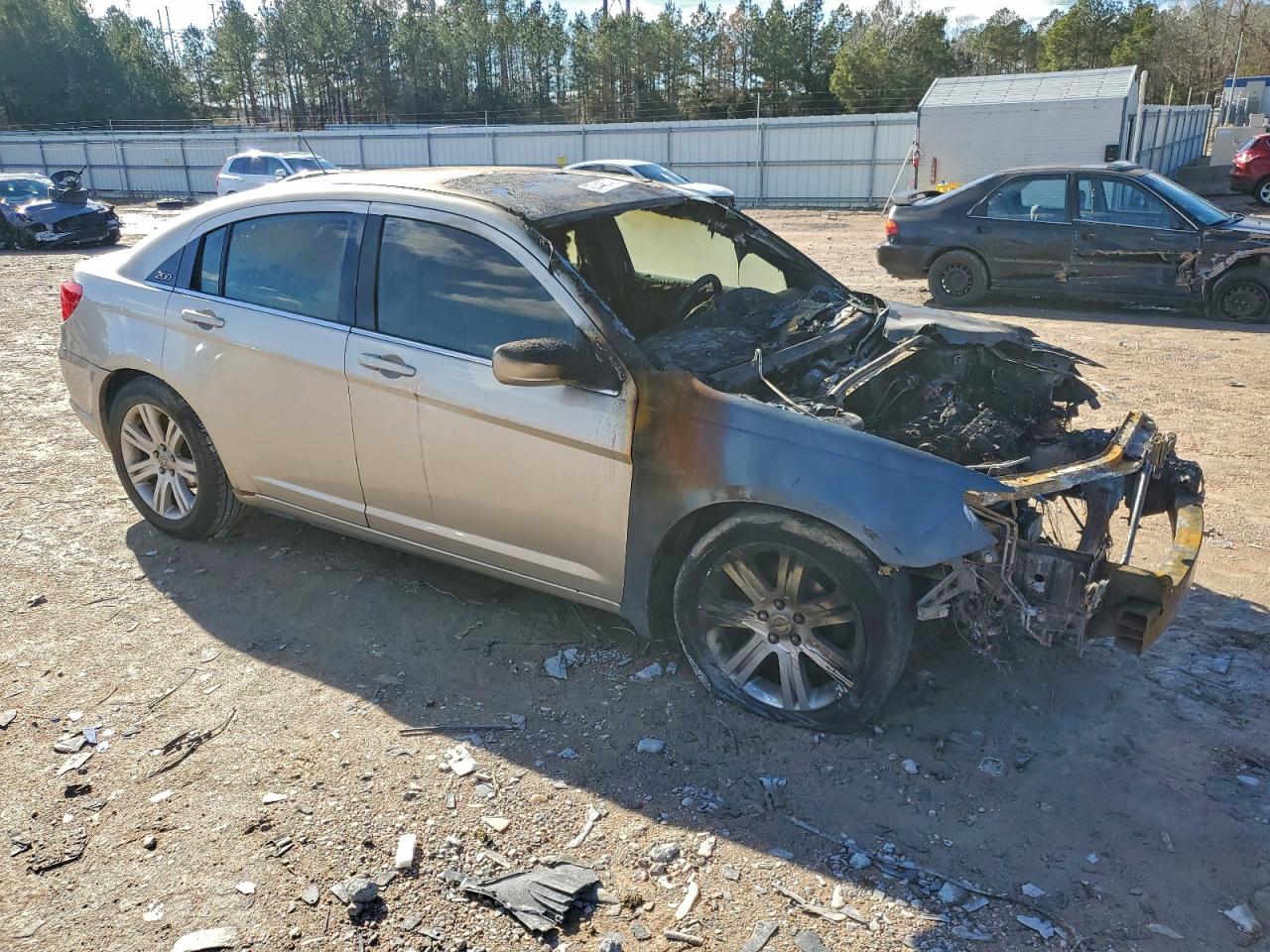 2013 CHRYSLER 200 LX photo 4