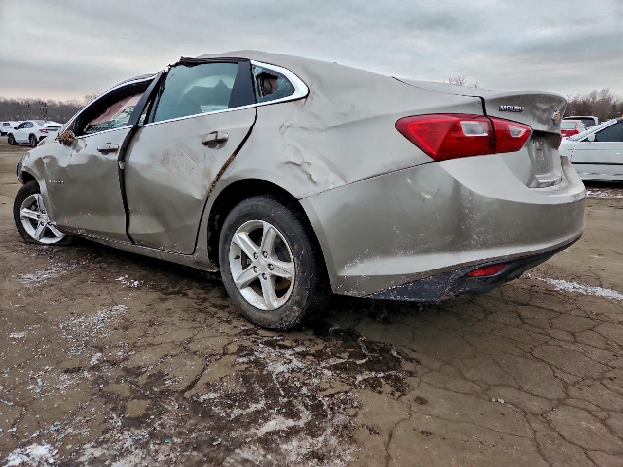 2022 CHEVROLET MALIBU LS photo 2