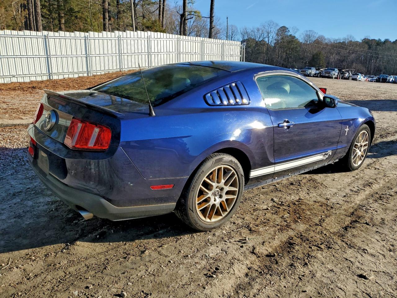 2012 FORD MUSTANG photo 3