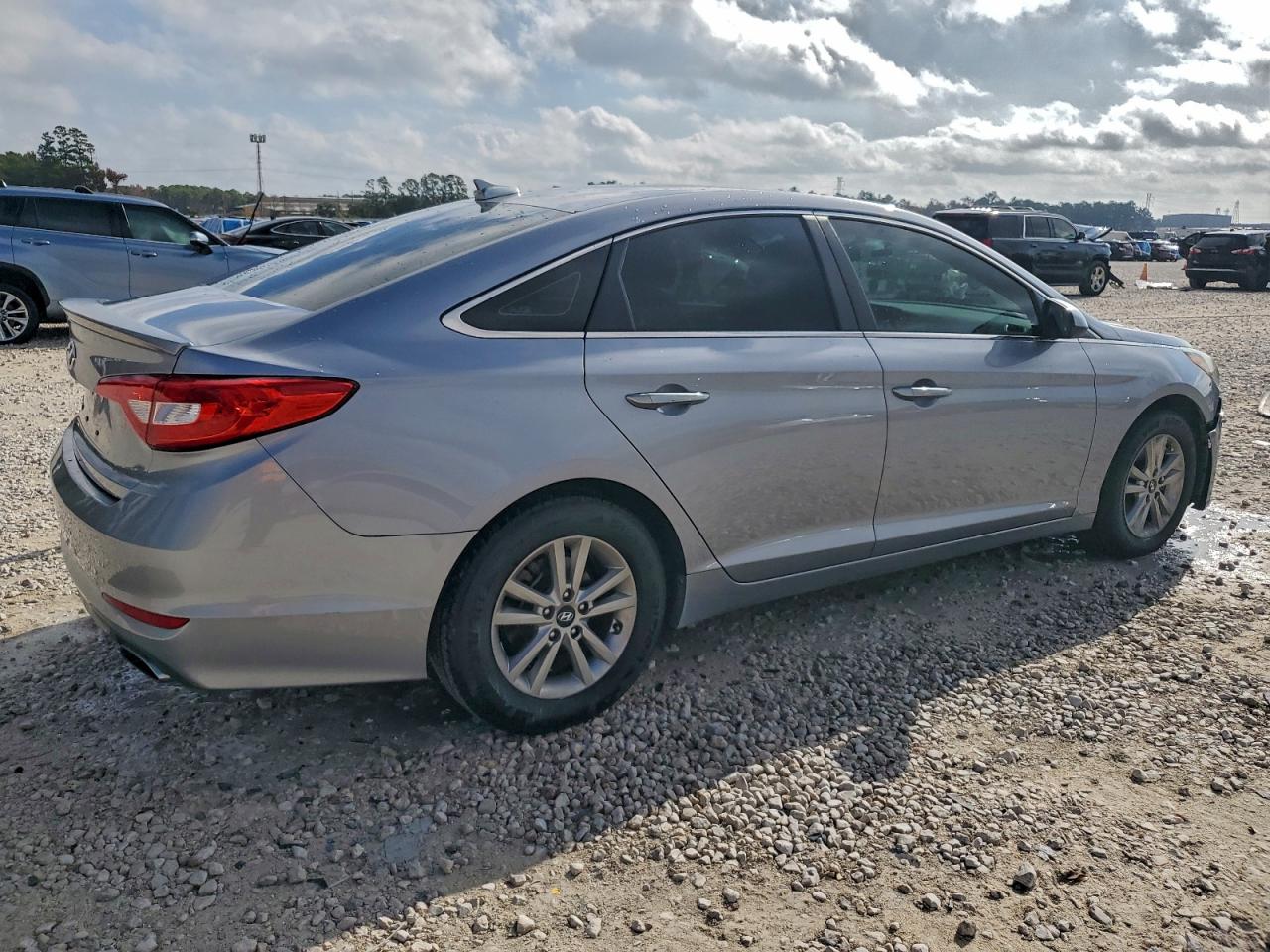 2015 HYUNDAI SONATA SE photo 3