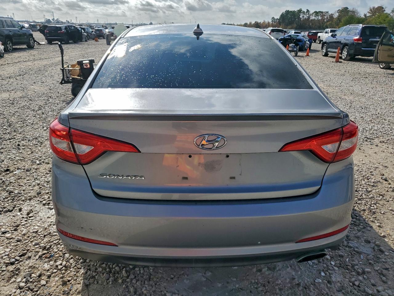 2015 HYUNDAI SONATA SE photo 6
