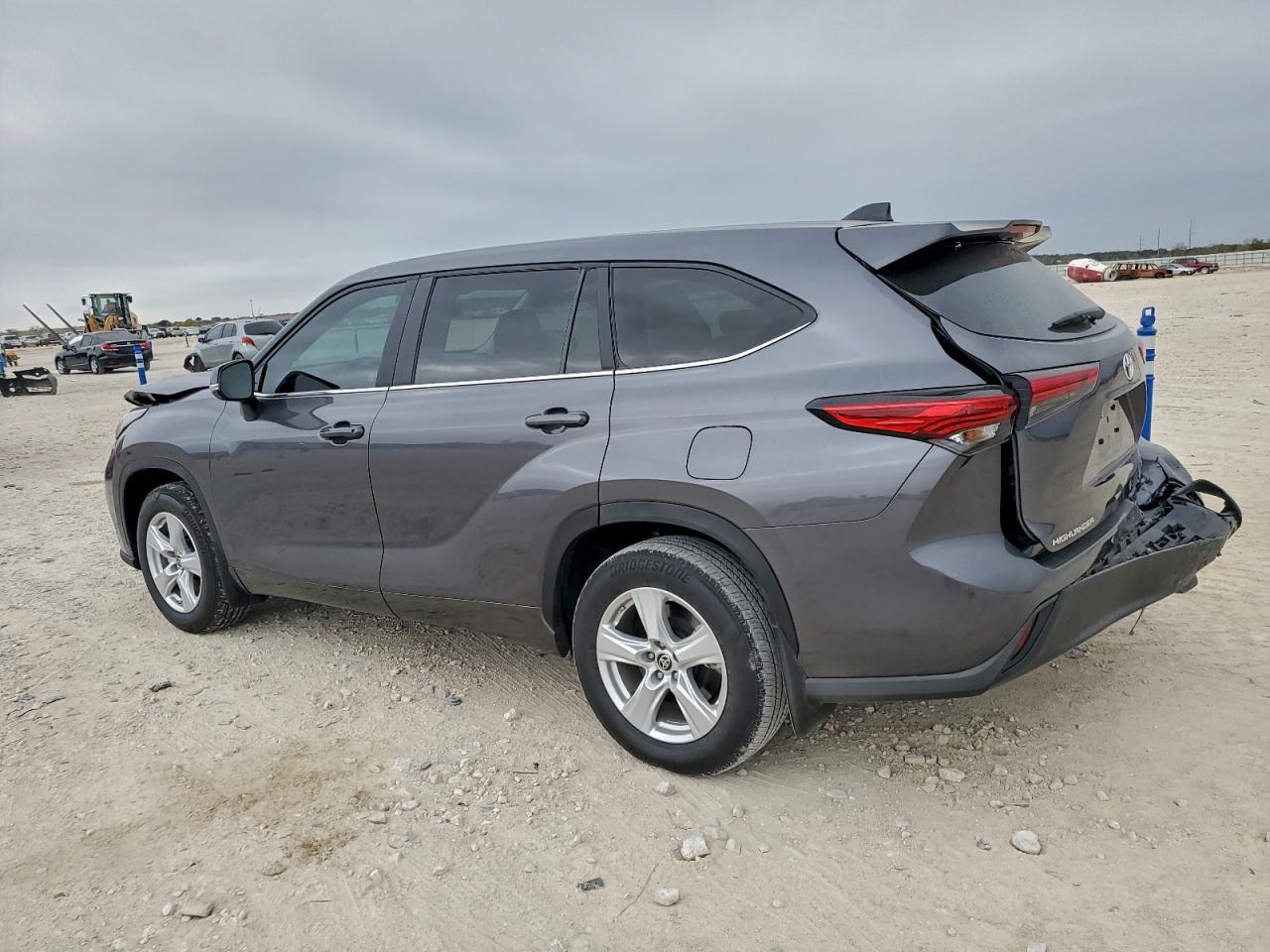 2023 TOYOTA HIGHLANDER HYBRID LE photo 2
