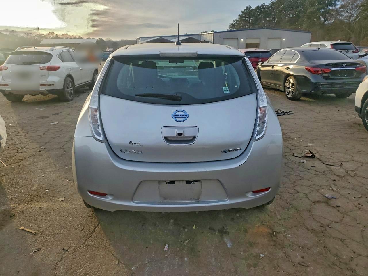 2015 NISSAN LEAF S photo 6