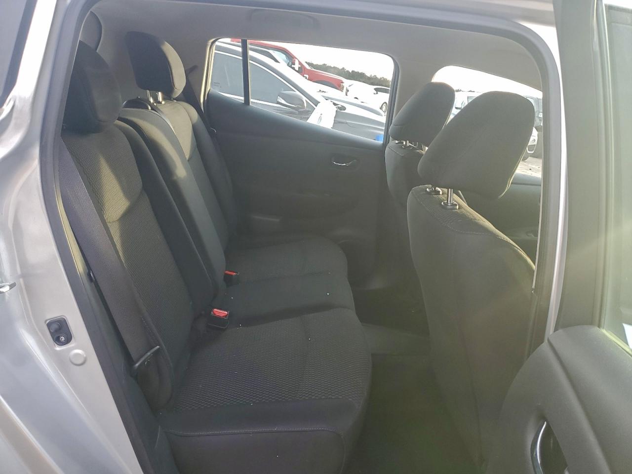 2015 NISSAN LEAF S photo 11