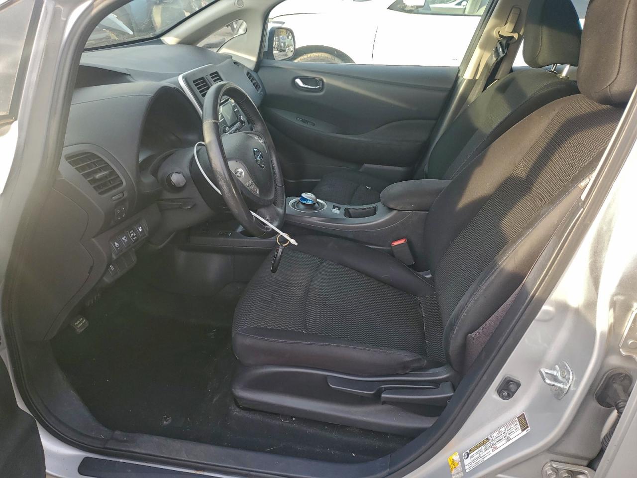 2015 NISSAN LEAF S photo 7