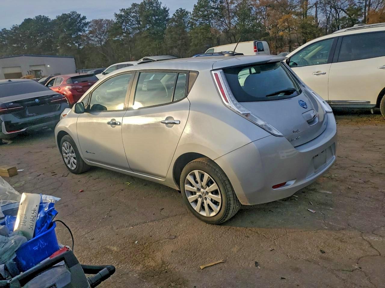 2015 NISSAN LEAF S photo 2