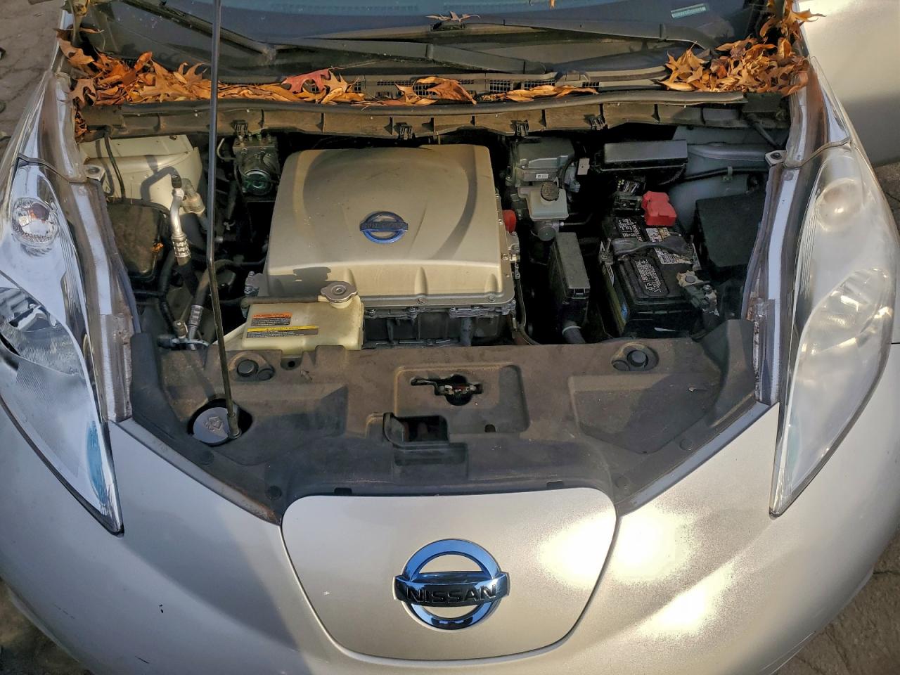 2015 NISSAN LEAF S photo 12