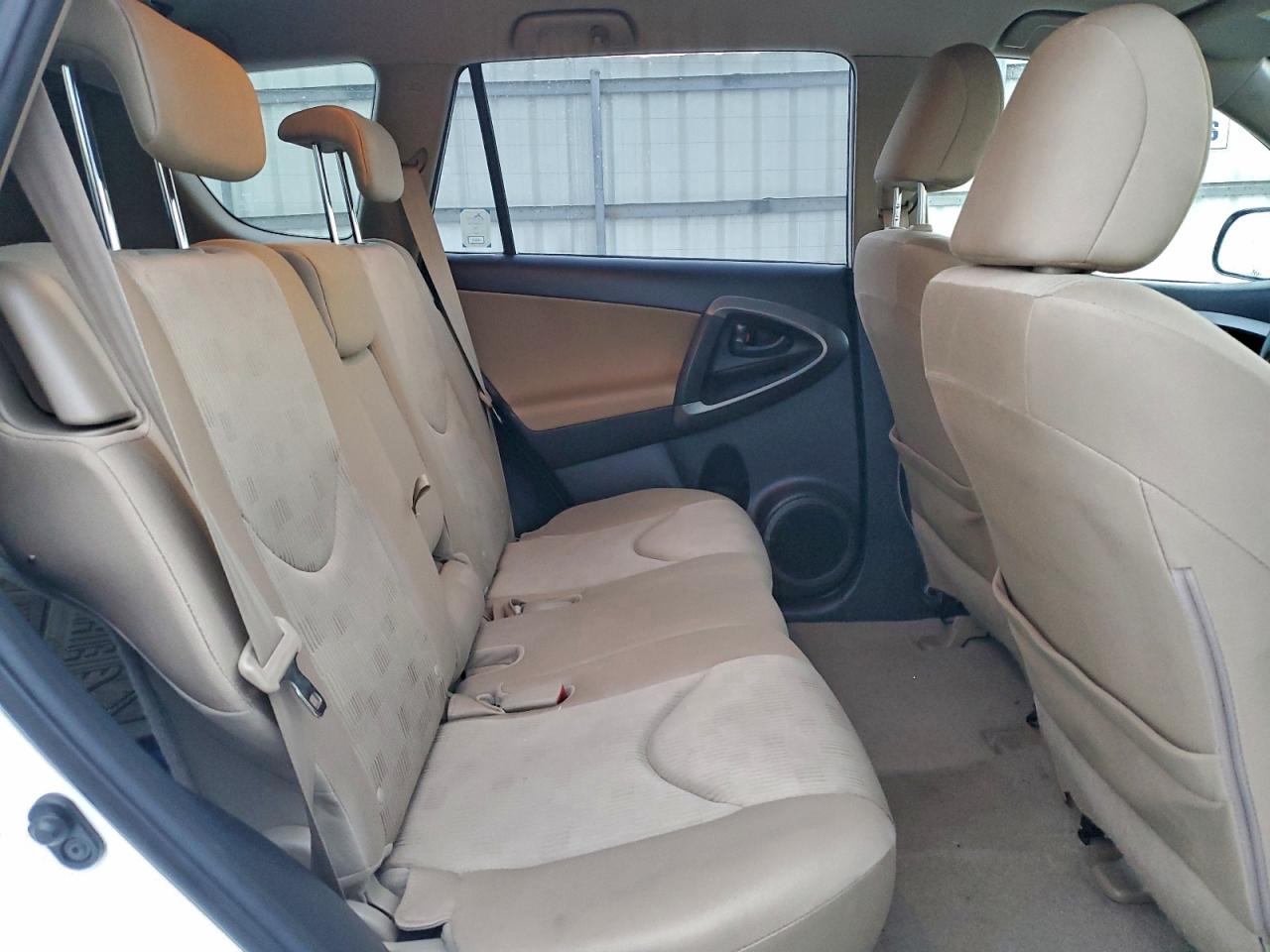 2010 TOYOTA RAV4 photo 11