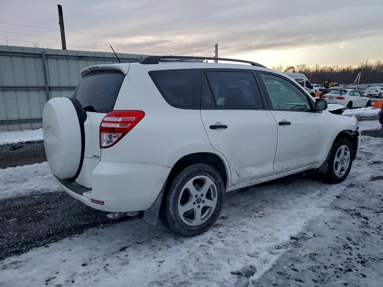 2010 TOYOTA RAV4 photo 3