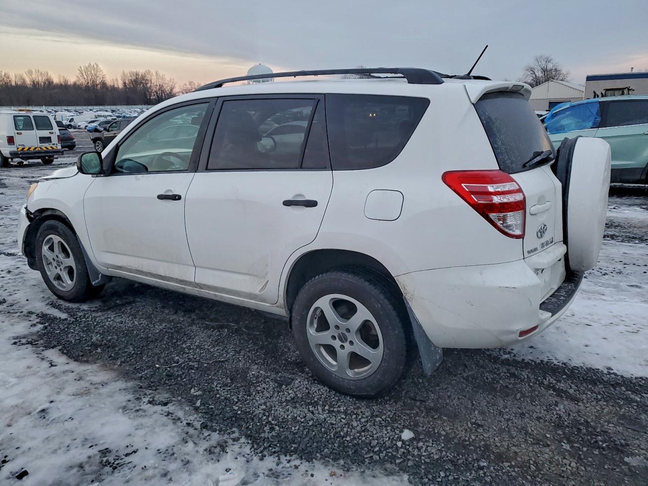 2010 TOYOTA RAV4 photo 2