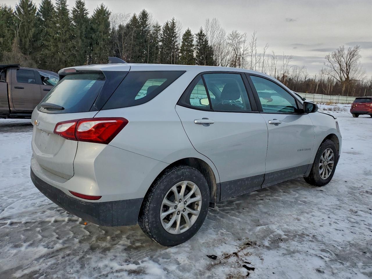 2021 CHEVROLET EQUINOX LS photo 3