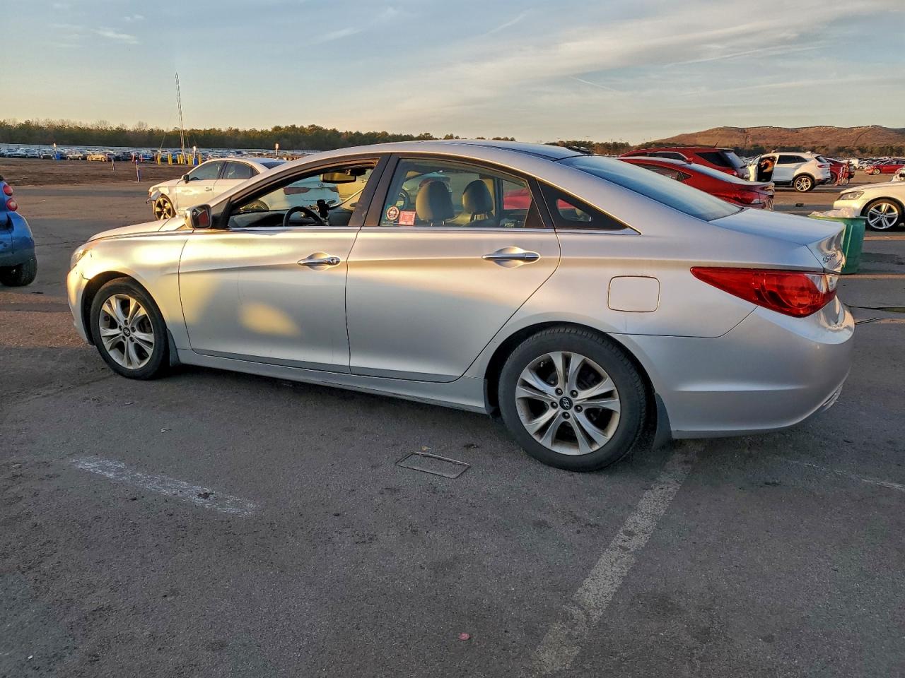 2012 HYUNDAI SONATA SE photo 2