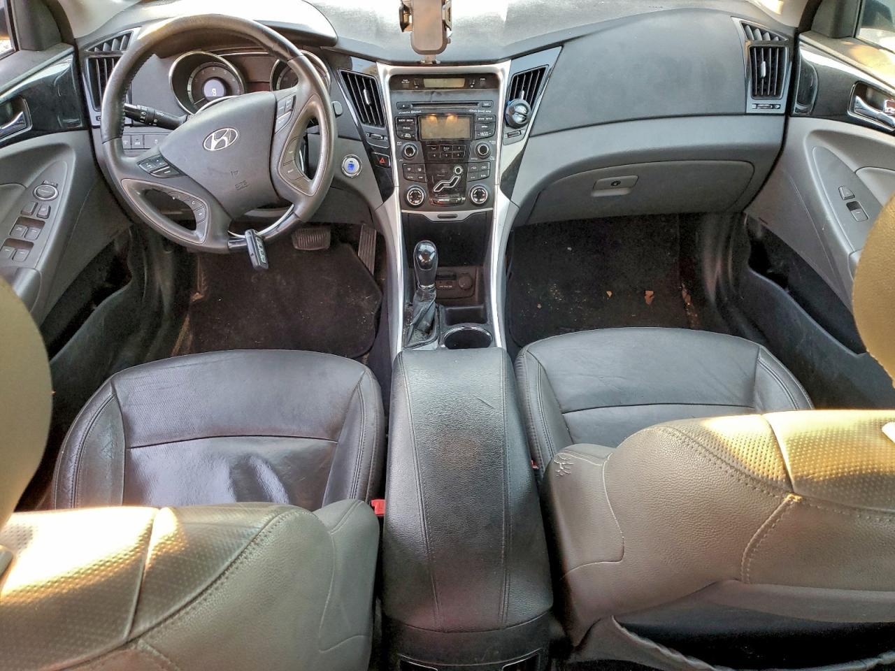 2012 HYUNDAI SONATA SE photo 8