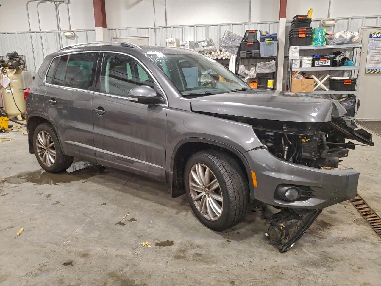 2016 VOLKSWAGEN TIGUAN S photo 4
