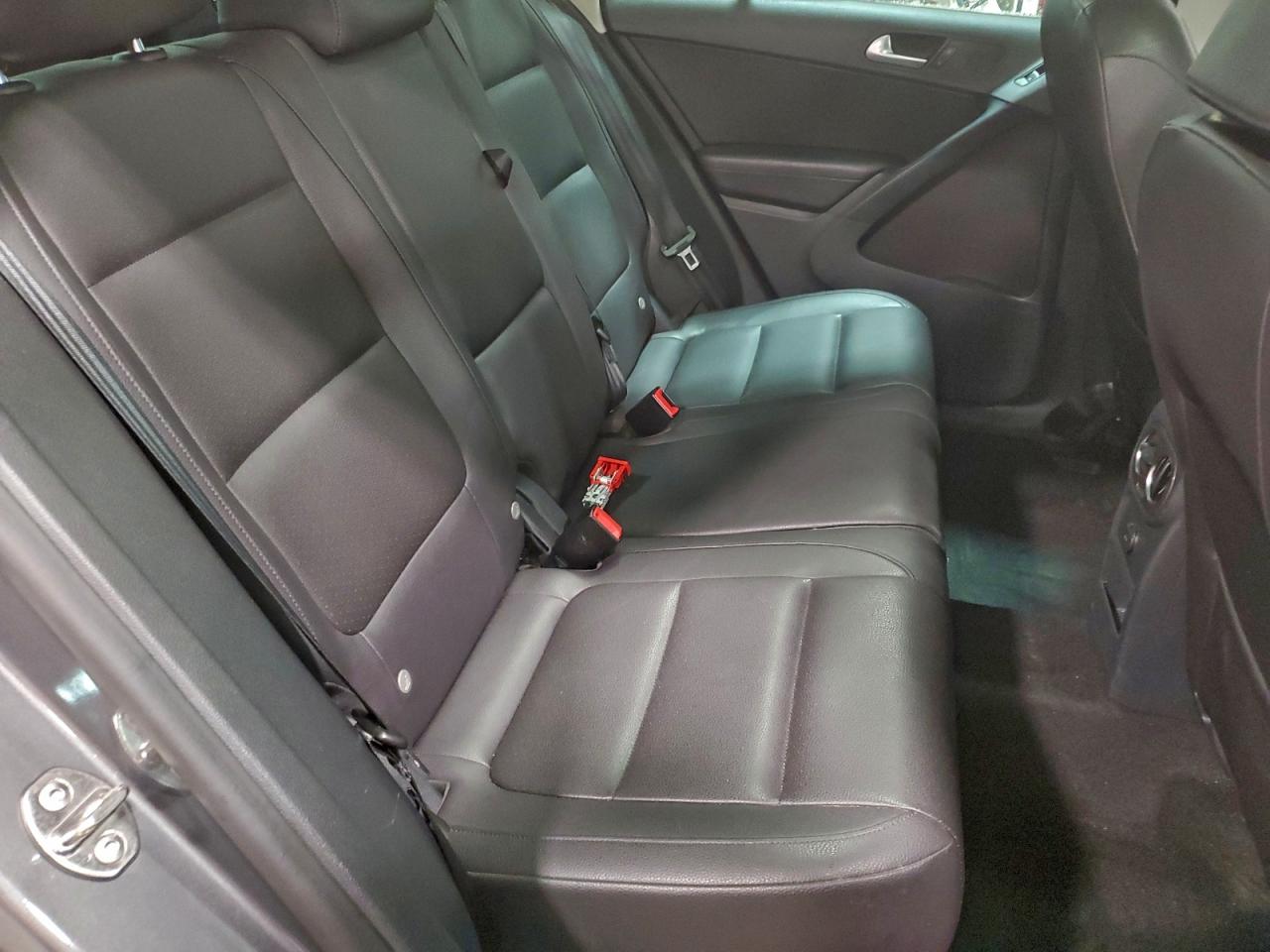 2016 VOLKSWAGEN TIGUAN S photo 10