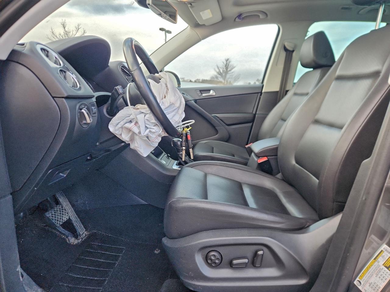 2016 VOLKSWAGEN TIGUAN S photo 7