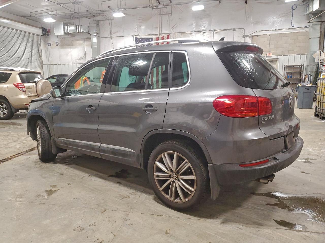 2016 VOLKSWAGEN TIGUAN S photo 2