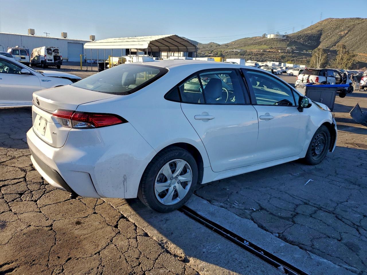2020 TOYOTA COROLLA LE photo 3