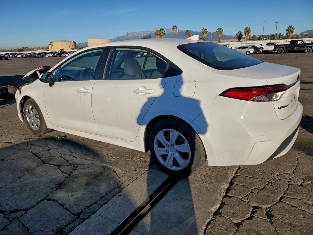 2020 TOYOTA COROLLA LE photo 2