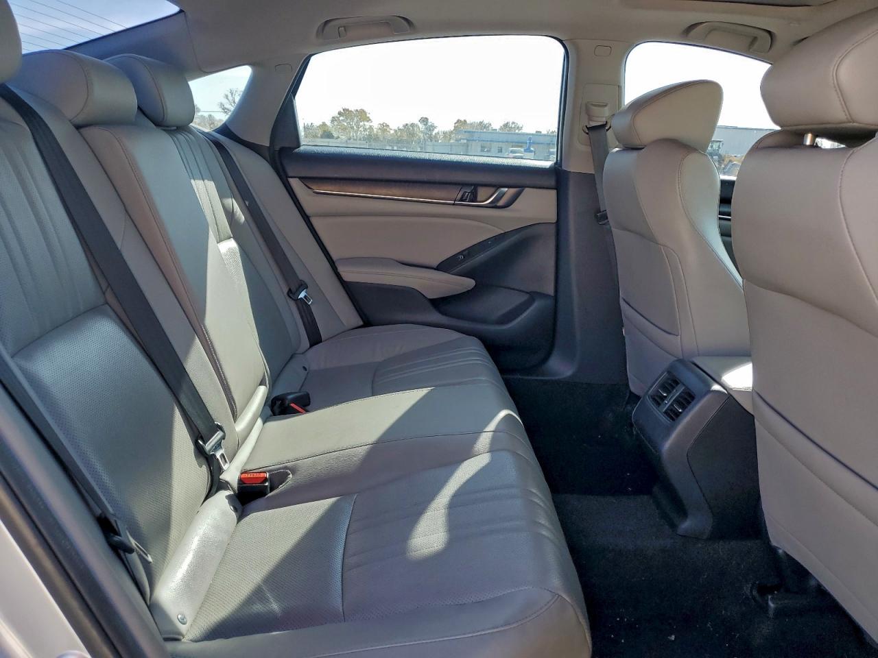 2018 HONDA ACCORD TOURING photo 10