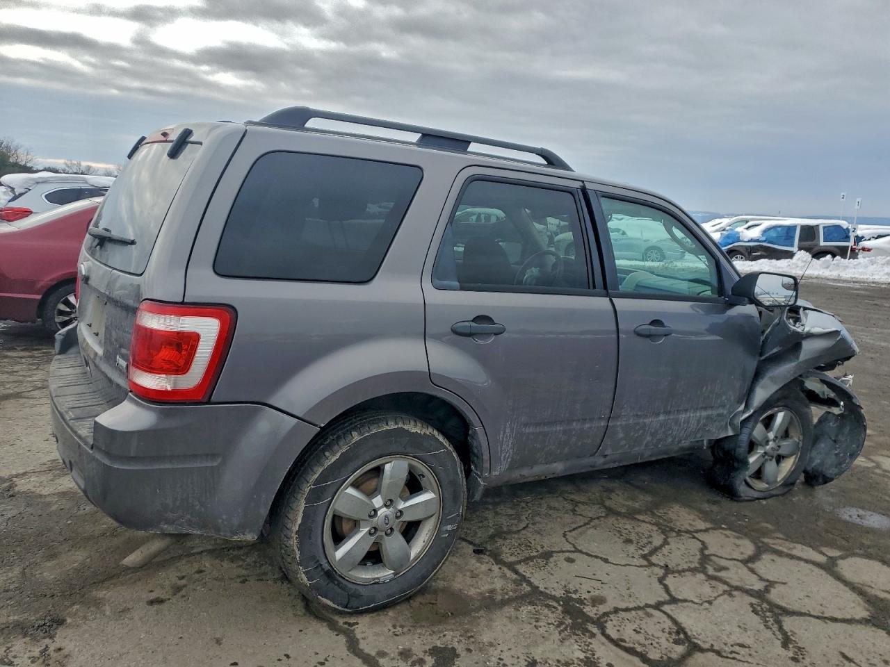 2010 FORD ESCAPE XLT photo 3