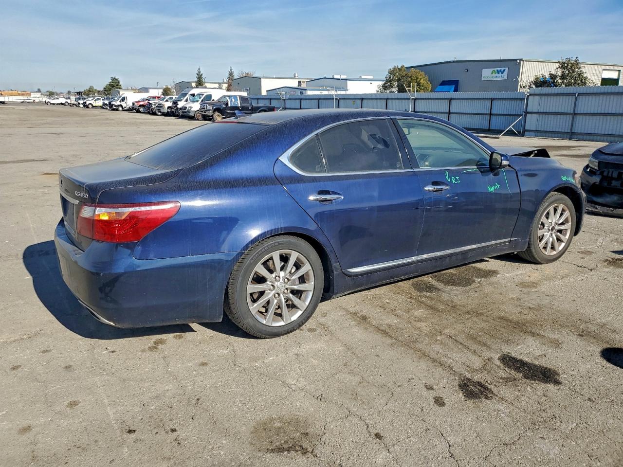 2011 LEXUS LS 460 photo 3